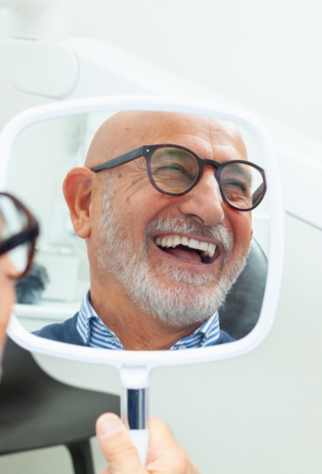 Implants dentaires Implants dentaires